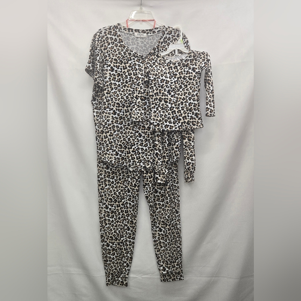 Cozys Mommy And Me Leopard Print Pajamas